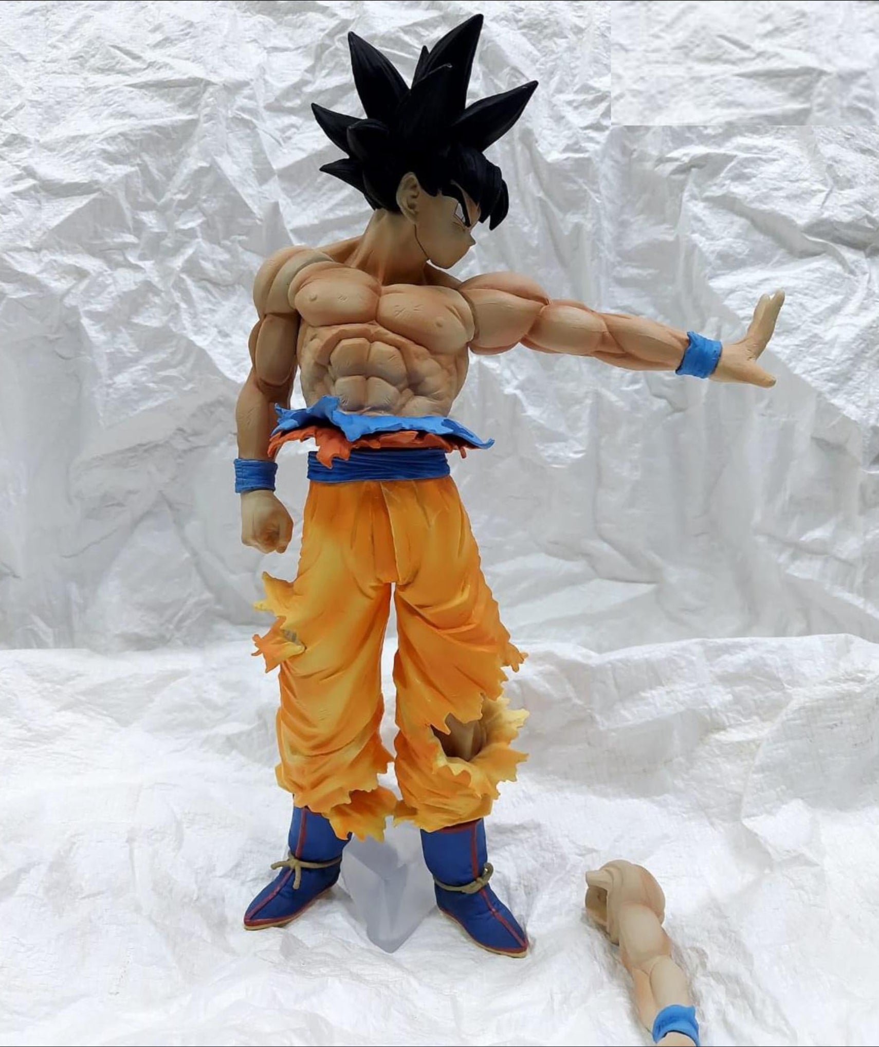 Dragonball Z - Goku With Replaceable Hand